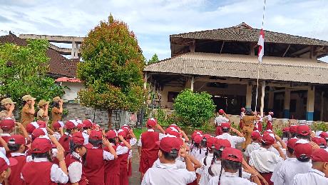 Upacara Bendera dan Pagi Ceria